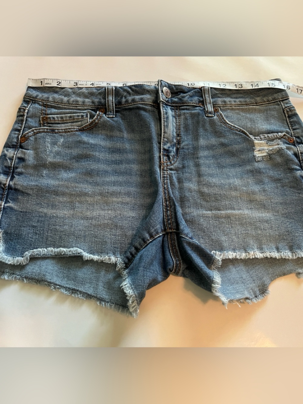 Level 99 Mid Rise Shorts Size 29 - Picture 4 of 16